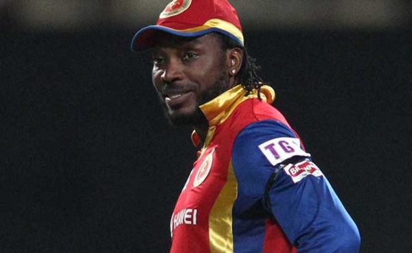 ग्यारह छक्कों की मदद से क्रिस गेल ने लगाया शतक