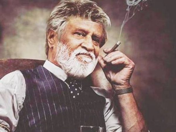 कबाली के लिए आधी रात से ही थिएटर्स के बाहर जुटे फैन्स