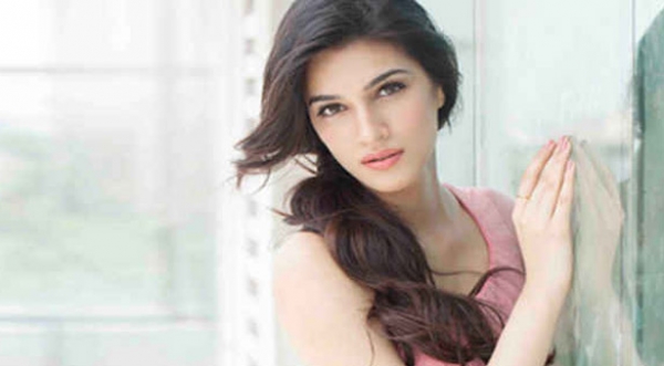 मॉरीशस के लिए रवाना हुई कृति, सुशांत संग मनायेंगी बर्थडे