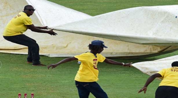 बारिश बनी बाधा, भारत जीत से 6 विकेट दूर, आज आखिरी दिन