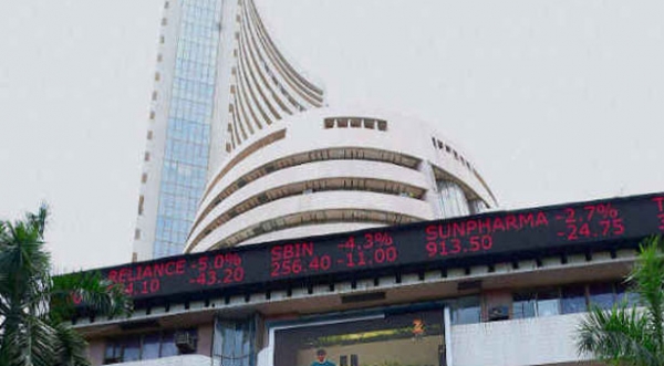 बाजार में रौनक, सेंसेक्स 28000 के पार, निफ्टी 8,717 पर