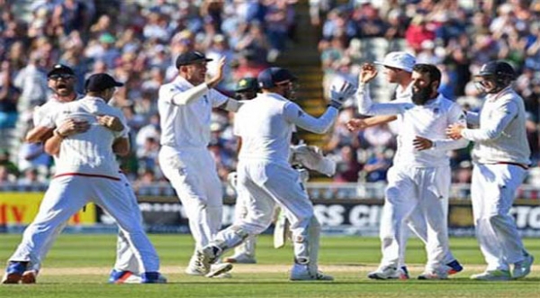 इंग्लैंड ने पाक को 141 रन से हराकर सीरीज में बनाई 2-1 की बढ़त