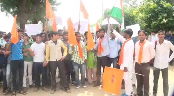 छात्र विरोधी नीतियों के खिलाफ ABVP छात्राओं ने किया प्रदर्शन