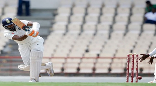 IND-WI: भारत को 5 झटके लगे, फिर अश्विन-साहा ने संभाला