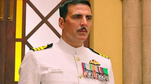 फिल्म रुस्तम में नौसेना अधिकारी अक्षय कुमार की वर्दी की खामियां हुई वाइरल