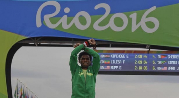 वापस इथोपिया नहीं लौटा ओलंपिक में विरोध करने वाला पदक विजेता धावक