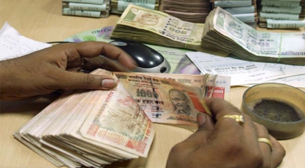 ईपीएफ और पीपीएफ पर इस साल कम हो सकता है ब्याज