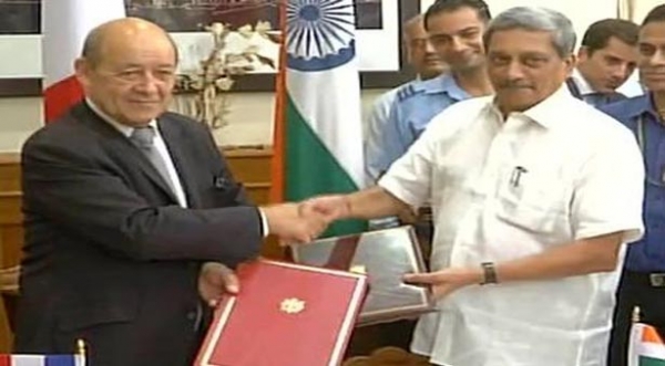 भारत-फ्रांस के बीच हुई राफेल डील, 2019 तक मिलेंगे 36 विमान