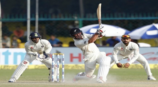 भारत पहले टेस्ट में जीत से 4 विकेट दूर