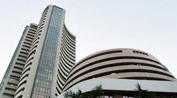 गिरावट के साथ खुला बाजार, रुपया भी कमजोर