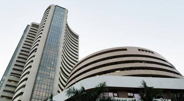 बाजार खुलते ही नजर आई बढ़त, सेंसेक्स 26 अंक और निफ्टी 8 अंक उछला