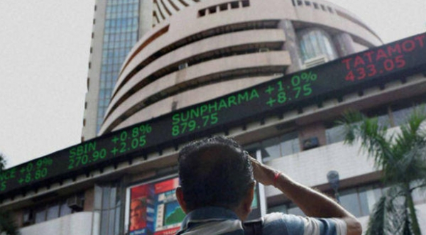 मजबूत शुरुआत के बाद शेयर बाजार लाल निशान पर पहुंचा