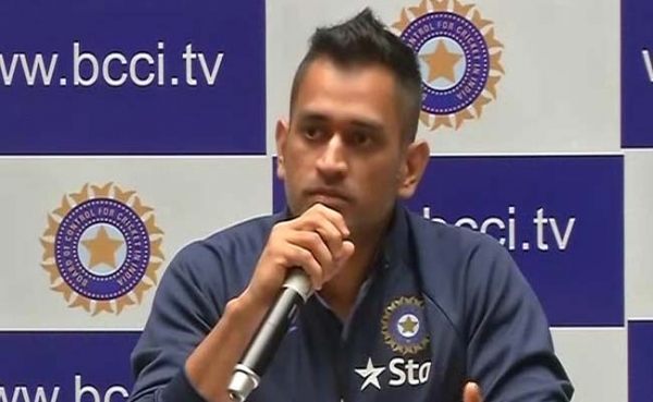 धोनी की बैटिंग पोजीशन पर उठे सवाल, बचाव में उतरे सुनील गावस्‍कर