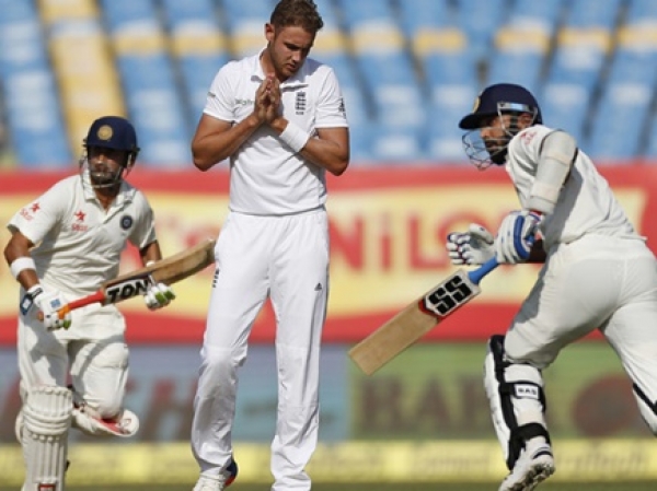 टीम इंडिया को पहला झटका, गंभीर पैवेलियन लौटे