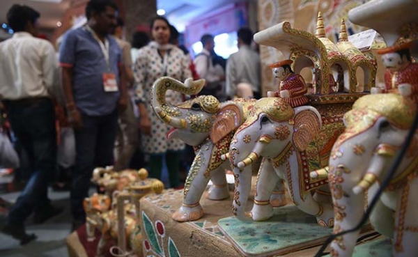 व्यापार मेला : घरेलू और विदेशी कारोबारी ले रहे हैं 500 और 1000 के नोट