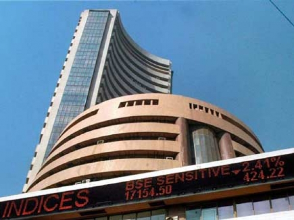 गिरावट के साथ खुला बाजार, 300 से ज्यादा अंक गिरा सेंसेक्‍स