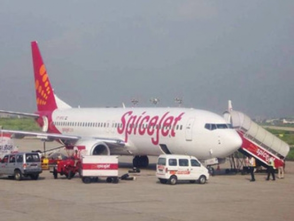 बेंगलुरू-दिल्ली स्पाइजेट के विमान की आपात लैंडिंग, 176 यात्री बाल-बाल बचे