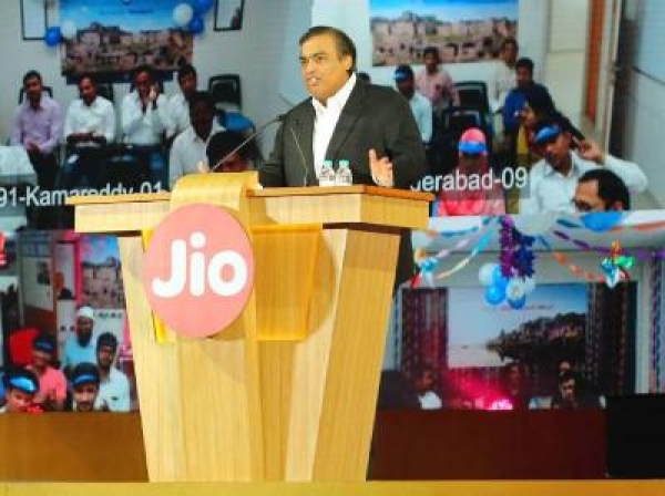 जियो के ऐलान की धमक, शेयर बाजार में उछले रिलायंस के शेयर