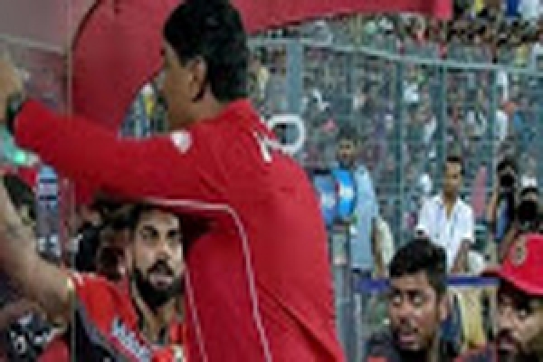 जीरो पर आउट होने के बाद भड़के कोहली, अंपायर को लगाई डांट