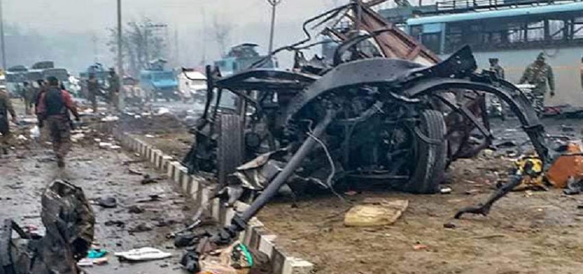 पुलवामा आतंकी हमले से दहला देश, जवानों की शहादत का बदला कब?