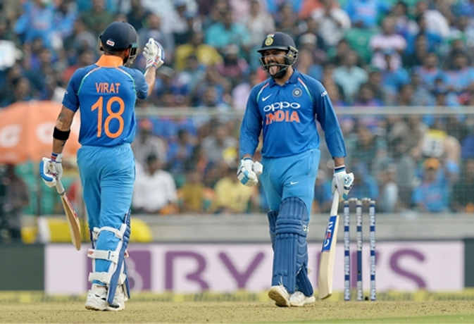 रोहित और विराट के बीच आई अनुष्का ?