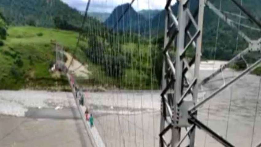 भारत-नेपाल के बीच शुरू हुआ झूला पुल