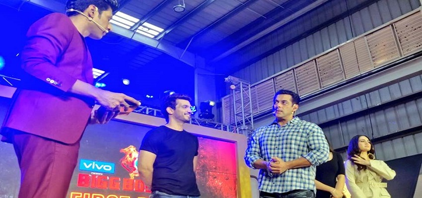 लॉन्‍च इवेंट में भड़के सलमान खान, बोले 'मुझे बैन कर दो'