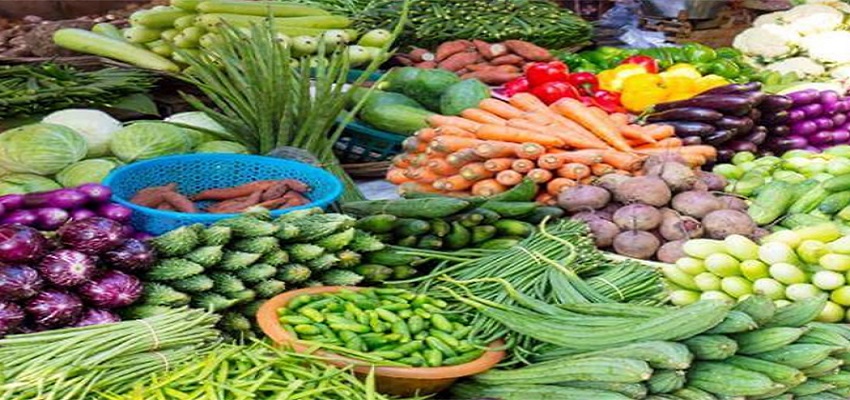 हरी सब्जियां हुईं 'लाल'- दाम पूछकर पाव भर ही  खरीद रहे हैं लोग सब्जियां