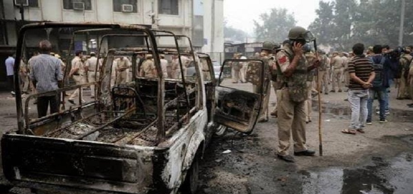 पाकिस्तान के अस्पताल में वकील और डॉक्टर भिड़े