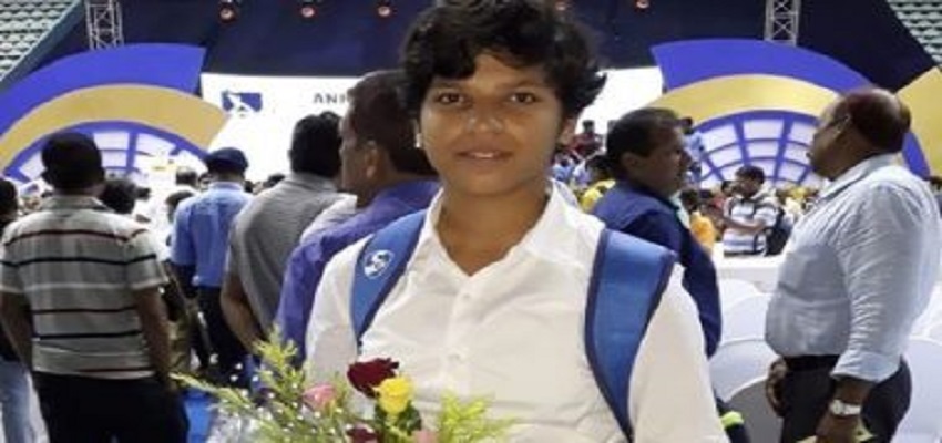 ऋचा घोष: 4 वर्ष की उम्र में ही उठा लिया था बैट