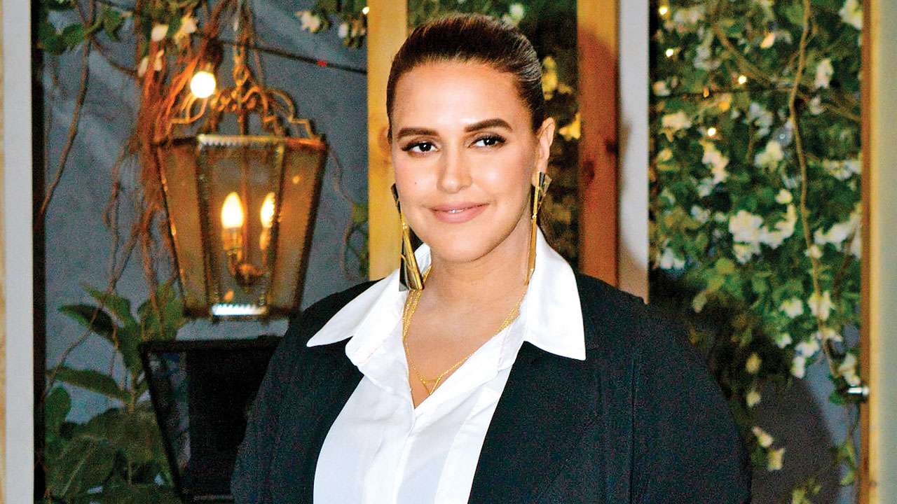Neha Dhupia Trolled : शो के दौरान प्यार में धोखा खाए कंटेस्टेंट पर भड़कीं नेहा धूपिया, सोशल मीडिया पर हुईं ट्रोल