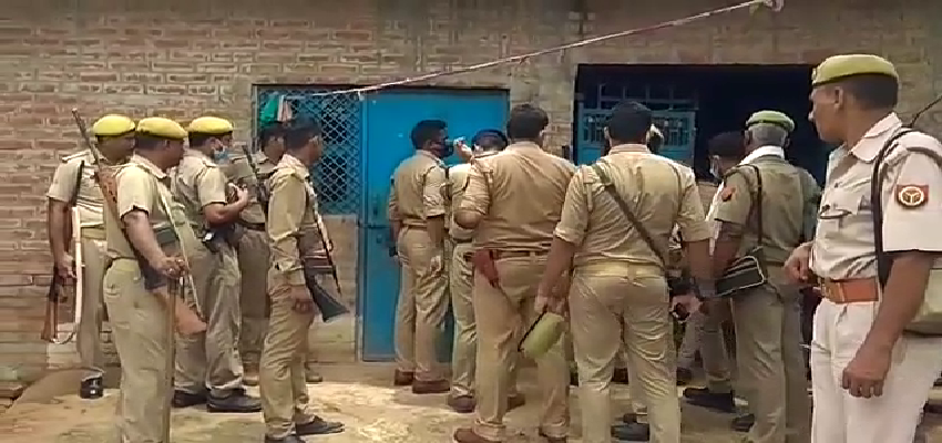 Police Search Operation In Vikas Dubey Village: विकास दुबे के गांव बिकरू में पुलिस का तलाशी अभियान जारी, पुलिस को मिले हथियार और बम
