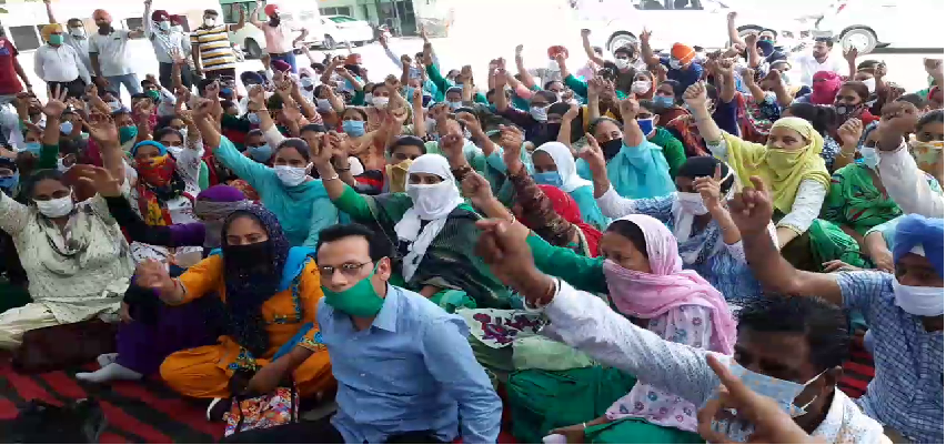 Health Worker Protest In Punjab: बठिंडा में स्वास्थ्य विभाग के कच्चे मुलाजिमों का हल्लाबोल, मुलाजिमों ने उठाई रेगुलर करने की मांग