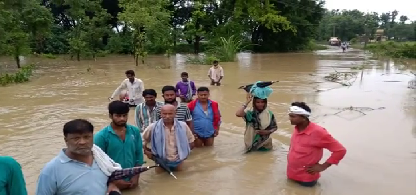 Flood In UP: गंडक नदी में छोड़ा गया 4 लाख क्युसेक पानी, महाराजगंड में बाढ़ से त्राहिमाम-त्राहिमाम