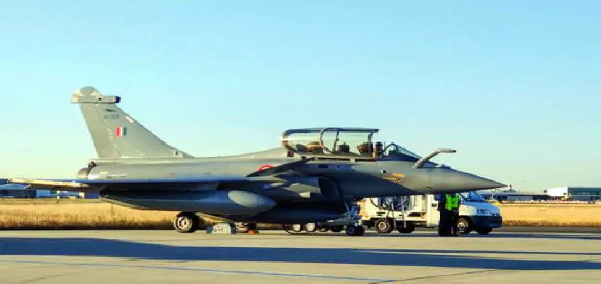 Rafale Landing: रण विजय राफेल की अंबाला में सुरक्षित लैंडिंग, रक्षा मंत्री राजनाथ सिंह बोले- नए युग की शुरूआत