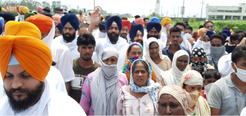 Punjab Protest: एसएसपी कार्यालय पर रोष प्रदर्शन, कांग्रेस विधायकों पर लगाया जहरीली शराब के कारोबार करने का आरोप