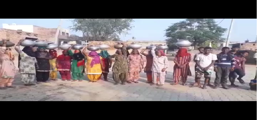 Haryana Protest: सबसे बड़े गांव में गहराया पानी का संकट, कई वर्षों से नहीं हो रही पेयजल आपूर्ति