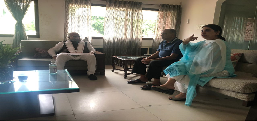 CM Meet To Sushant Singh Family: दिवंगत अभिनेता सुशांत सिंह के परिजनों से मिले सीएम, बोले- जरूर न्याय मिलेगा