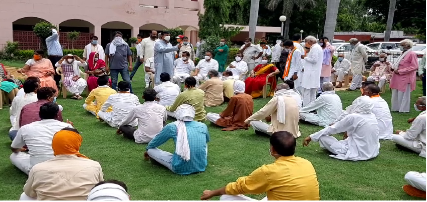 Haryana BJP Meeting: बीजेपी कार्यकर्ताओं की बैठक आयोजित, बीजेपी नेता बोले- हरियाणा में बीजेपी संगठन बहुत मजबूत