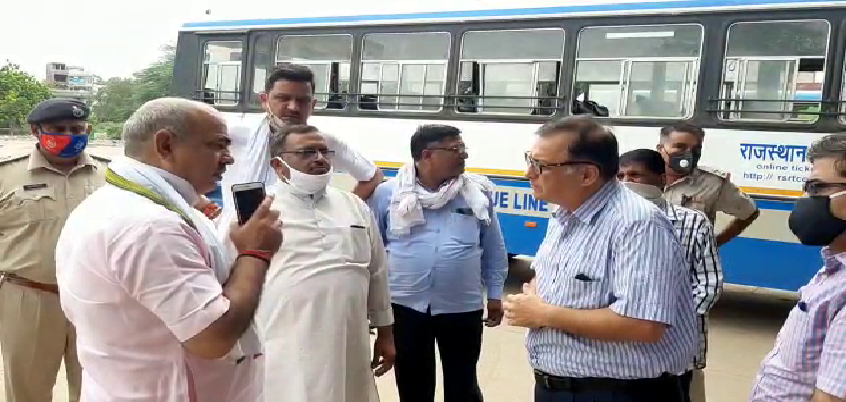 Cabinet Minister Raid: एक्शन में परिवहन मंत्री मूलचंद शर्मा, राष्ट्रीय राजमार्ग-2 पर छापेमारी, 10 बसों समेत 10 वाहन सीज