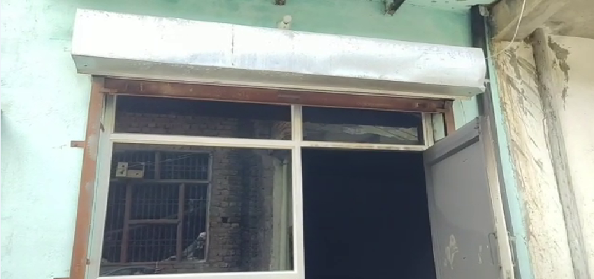 Haryana Crime News: राम भरोसे बहादुरगढ़ की सुरक्षा, बदमाशों ने चोरी के बाद ऑफिस में लगाई आग