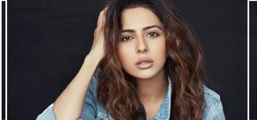 Drugs Case: ड्रग्स मामले में रकुल प्रीत सिंह से पूछताछ जारी, करिश्मा भी पहुंची NCB गेस्ट हाउस