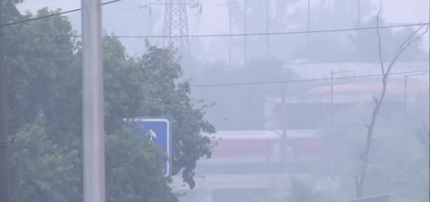 AIR POLLUTION : दिल्ली की हवा का स्तर पहुंचा बेहद खराब श्रेणी में, नोएडा में 600 के पार