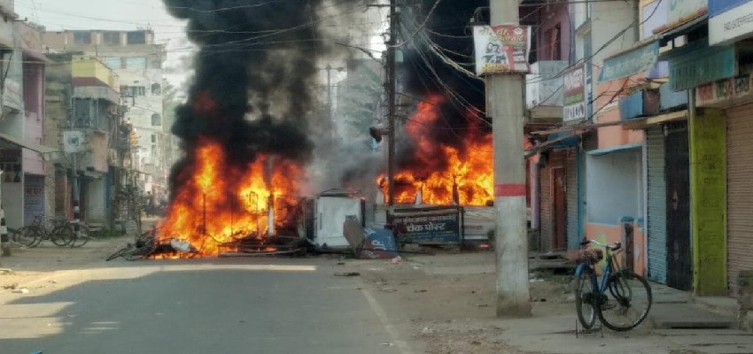 Bihar: मुंगेर में गोलीकांड पर बवाल, चुनाव आयोग के आदेश पर मुंगेर हटाए गए DM और SP