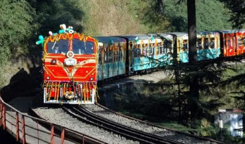 Indian Railways: त्यौहारों पर भारतीय रेलवे का यात्रियों को बड़ा तोहफा