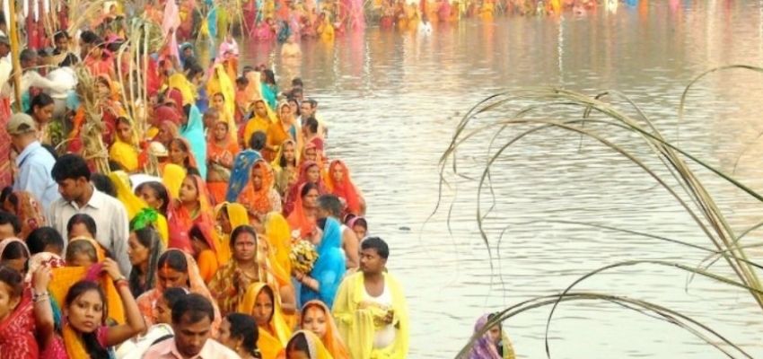 Chhath Puja: दिल्ली सरकार के फैसले पर हाईकोर्ट ने लगाई मुहार,कहा-त्योहारों के लिए जीवित रहना जरूरी