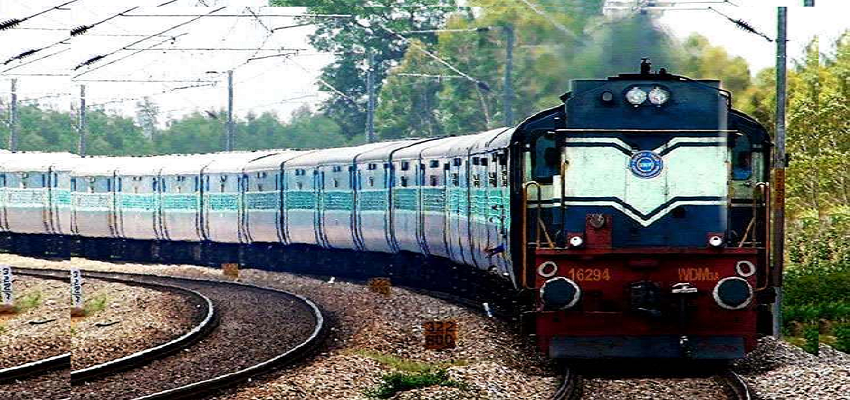 रेलवे ने प्लेटफॉर्म टिकट की कीमतों में की बढ़ोतरी, जानें कितना बढ़ा किराया