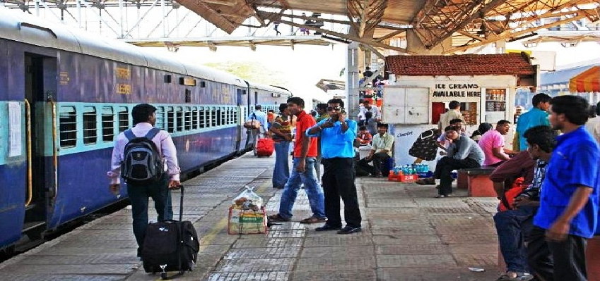 Haryana: रेलवे पर कोरोना का साया, दो दर्जन से ज्यादा ट्रेनें हुई रद्द