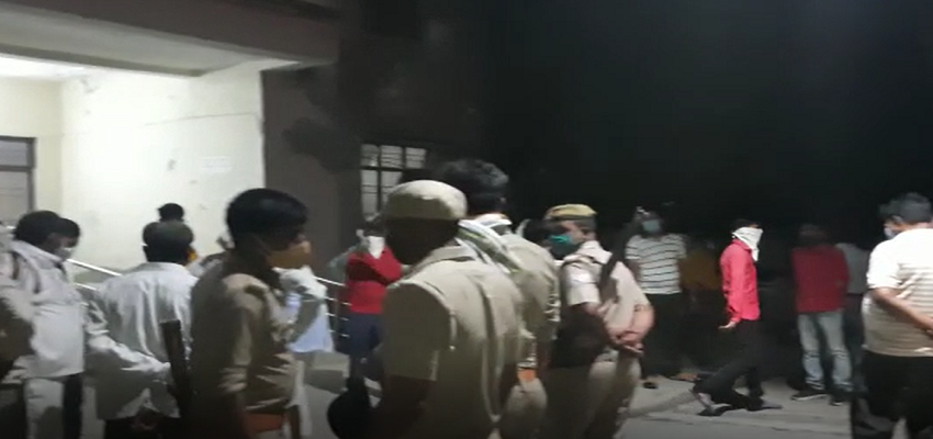 UP: एटा में दर्दनाक सड़क हादसा, महिला समेत तीन लोगों की मौत