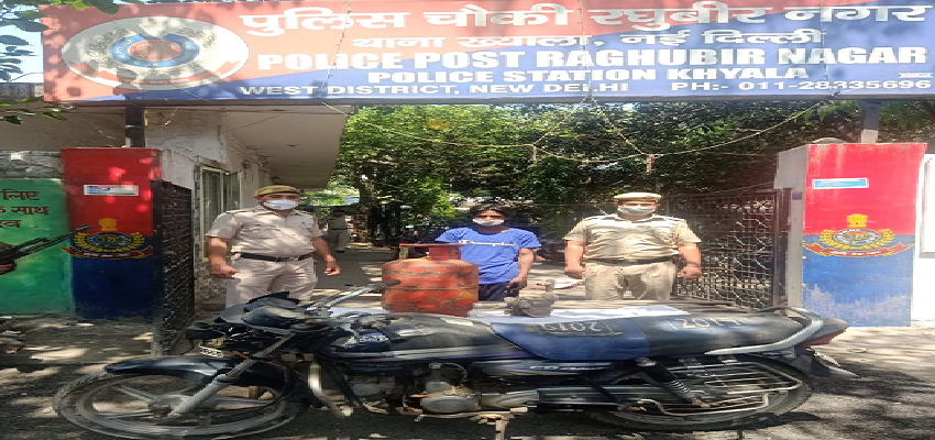 DELHI: दिल्ली पुलिस की गिरफ्त में शातिर चोर, अंधेरे का फायदा उठा कर देता था वारदात को अंजाम